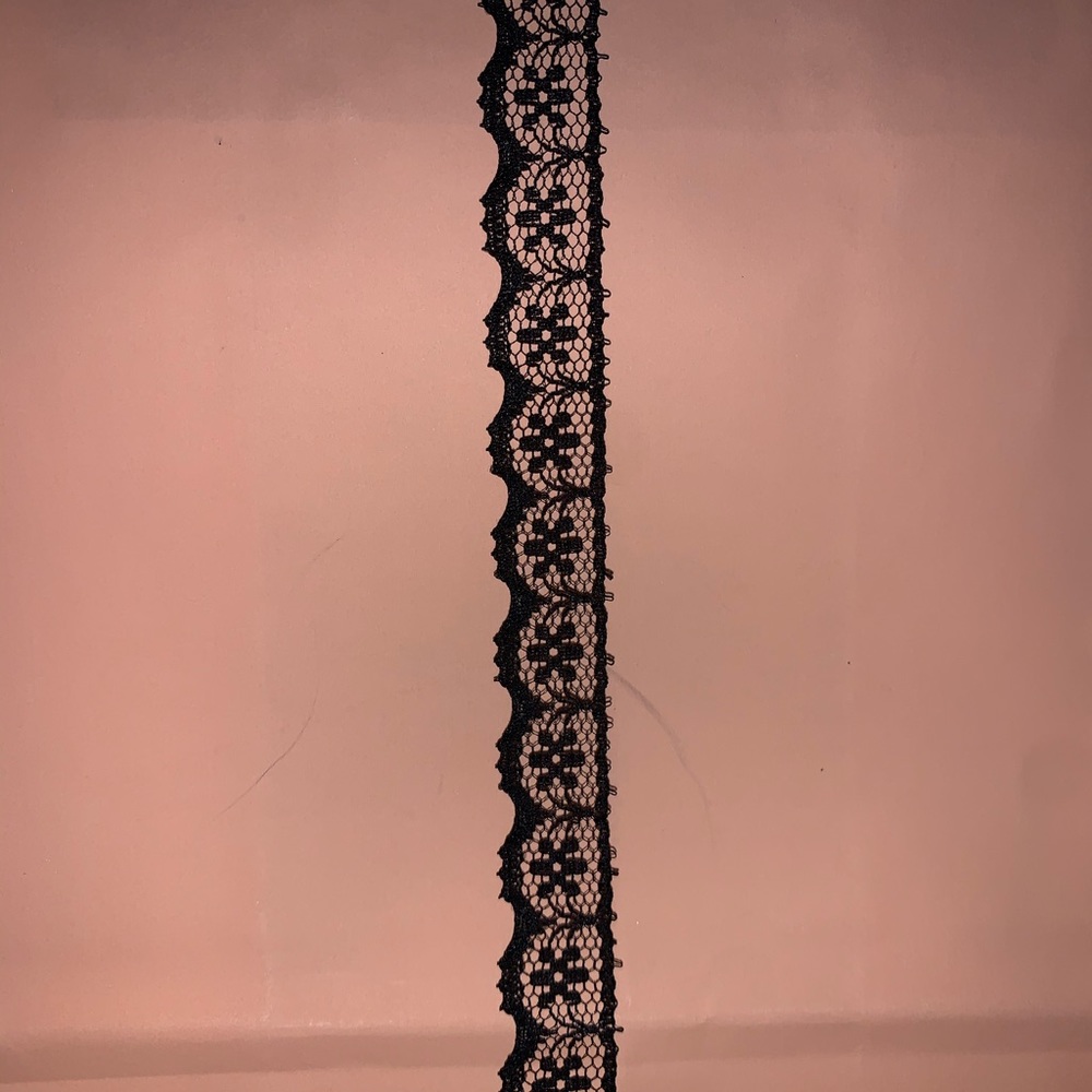Black lace choker